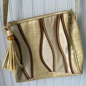 VIA PIAGGI Vintage Pocketbook w/Tassel Zipper; several compartments